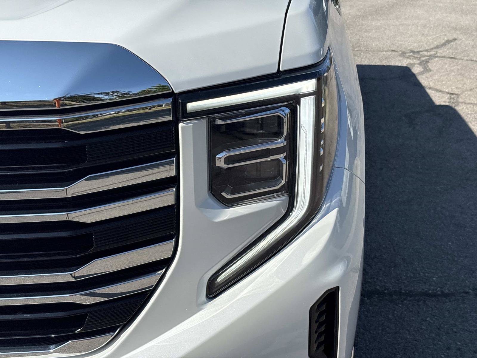 Used 2022 GMC Sierra 1500 SLT w/ SLT Premium Plus Package AWD/4WD image 12