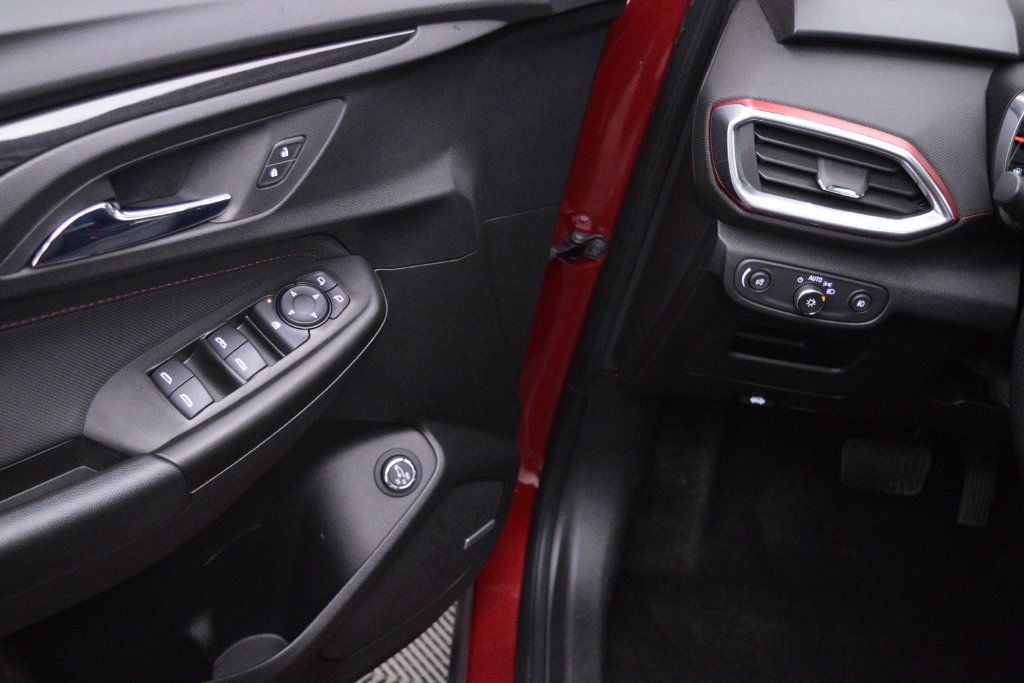 Used 2021 Chevrolet TrailBlazer RS w/ Sun and Liftgate Package AWD/4WD image 28