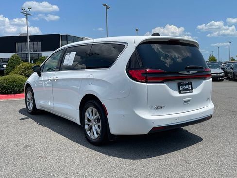 Used 2025 Chrysler Pacifica Select AWD/4WD image 5