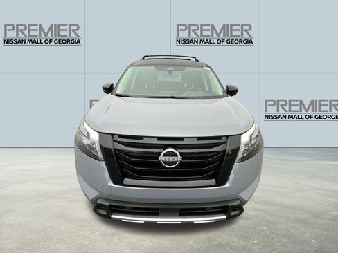 New 2025 Nissan Pathfinder Platinum image 2