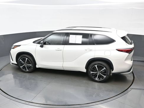 Used 2021 Toyota Highlander XSE AWD/4WD image 38