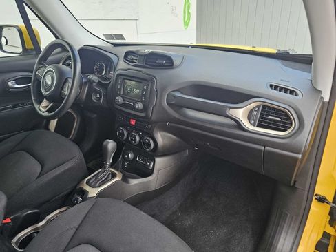 Used 2015 Jeep Renegade Latitude w/ Popular Equipment Group AWD/4WD image 25