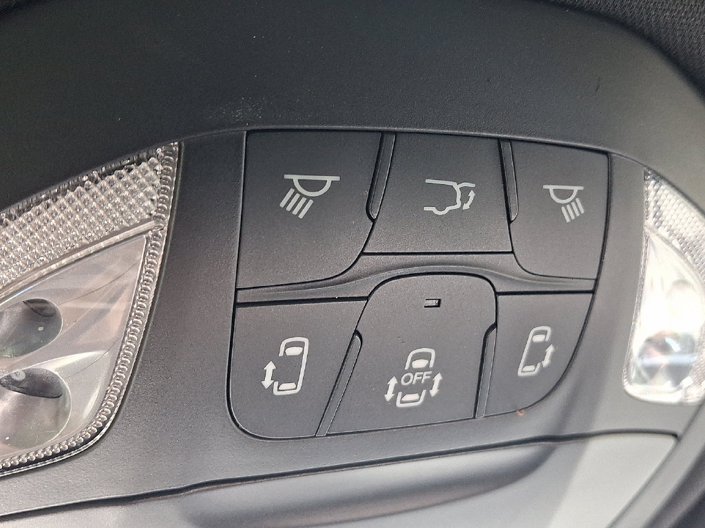 Used 2023 Chrysler Pacifica Limited w/ S Appearance Package FWD image 29