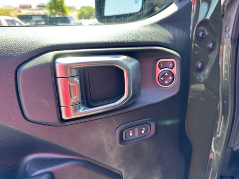 Used 2023 Jeep Gladiator Sport AWD/4WD image 11