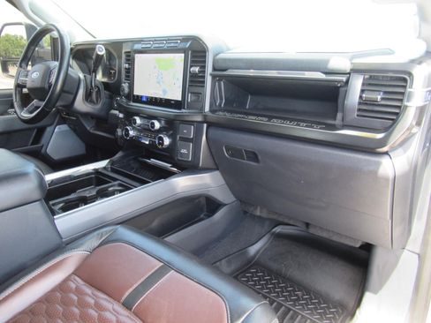 Used 2024 Ford F250 Lariat w/ Lariat Ultimate Package AWD/4WD image 11
