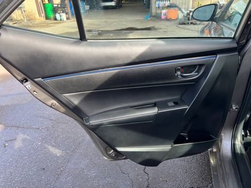 Used 2017 Toyota Corolla SE image 25