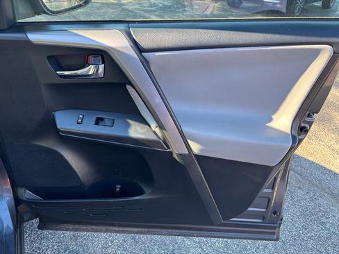 Used 2018 Toyota RAV4 LE Plus image 17