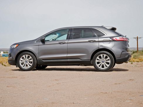 Used 2021 Ford Edge Titanium FWD image 6