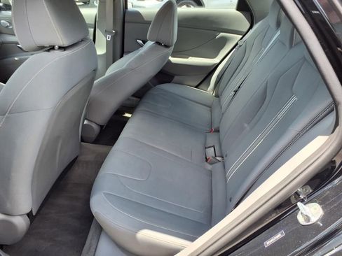 Used 2023 Hyundai Elantra SEL image 12