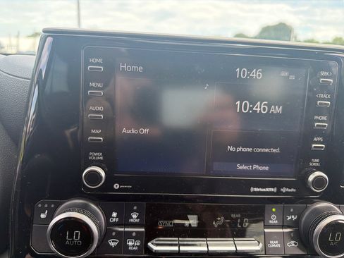 Used 2020 Toyota Highlander XLE AWD/4WD image 19