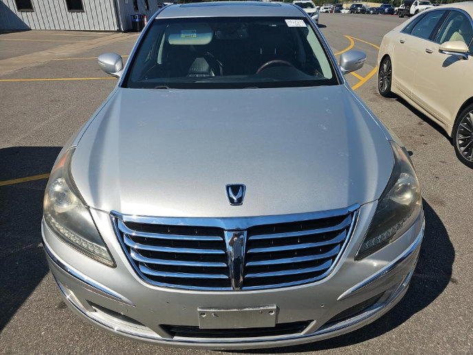 Used 2011 Hyundai Equus Signature RWD image 2