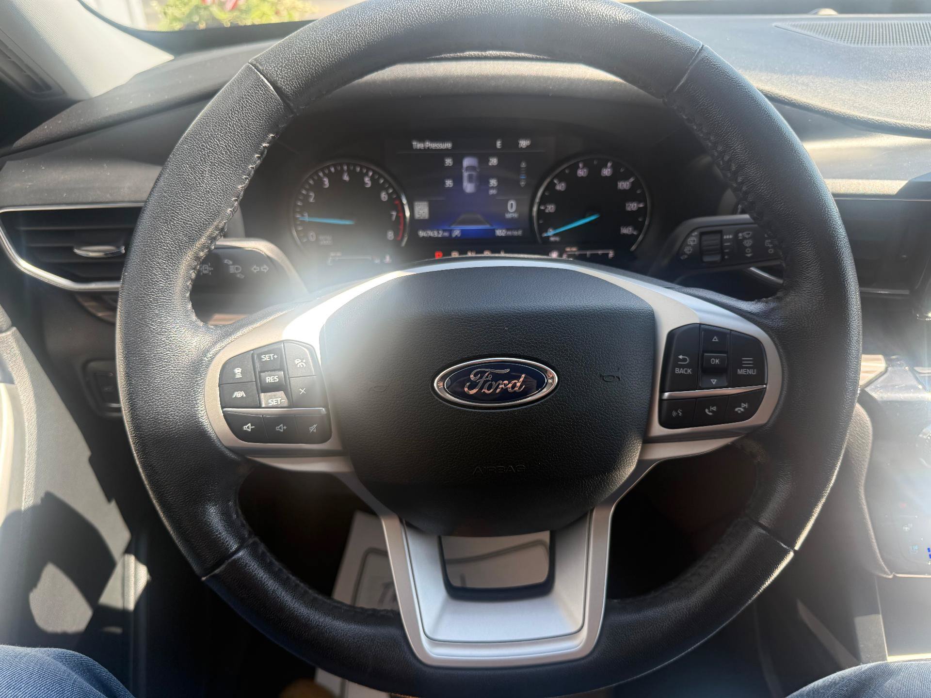Used 2021 Ford Explorer Limited w/ Equipment Group 301A AWD/4WD image 13