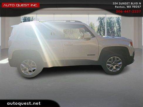 Used 2015 Jeep Renegade Latitude w/ Popular Equipment Group image 4