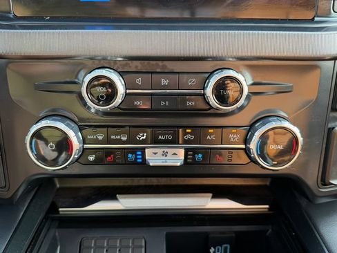 Used 2024 Ford F450 Platinum w/ FX4 Off-Road Package AWD/4WD image 24