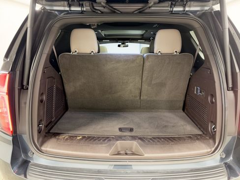 Used 2021 Chevrolet Tahoe LT w/ LT Signature Package RWD image 28