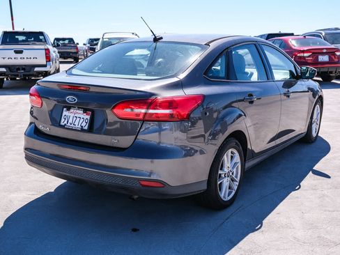 Used 2015 Ford Focus SE FWD image 4