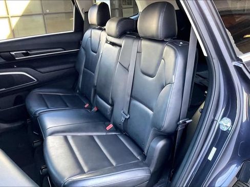Used 2025 Kia Telluride LX FWD image 25