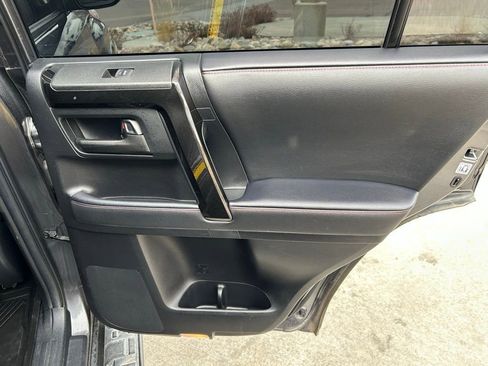 Used 2022 Toyota 4Runner TRD Off-Road Premium AWD/4WD image 29