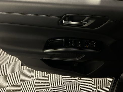 Used 2024 Nissan Pathfinder SL w/ Black Appearance Package image 24