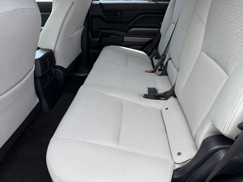 Used 2025 Toyota 4Runner SR5 AWD/4WD image 30