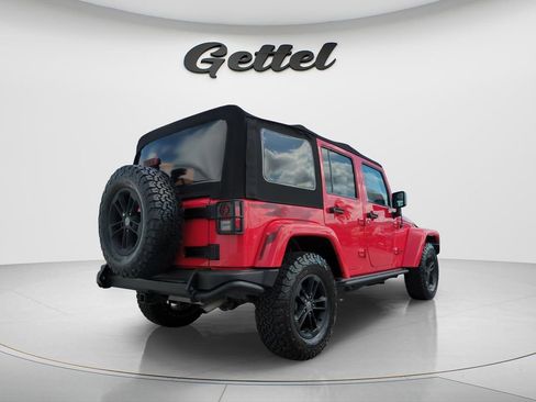 Used 2017 Jeep Wrangler Unlimited Sahara AWD/4WD image 5