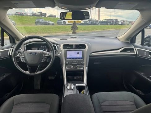 Used 2020 Ford Fusion SE FWD image 14