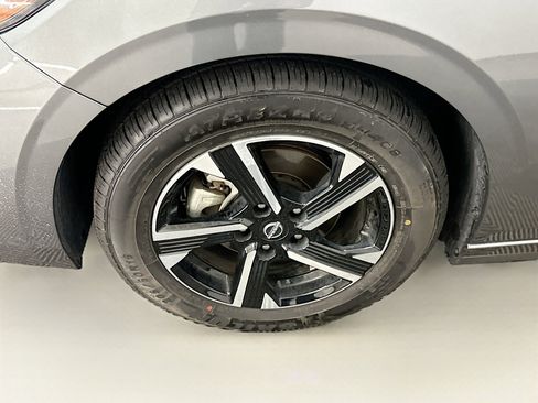 Used 2024 Nissan Sentra SV FWD image 11