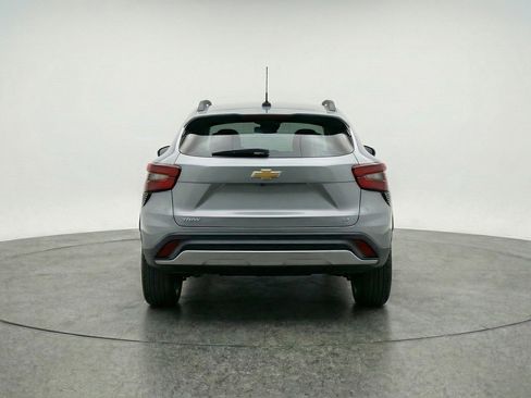 Used 2025 Chevrolet Trax LT image 7