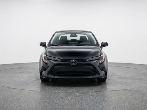 Used 2025 Toyota Corolla LE FWD image 2