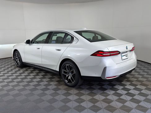 Used 2026 BMW 530i w/ Convenience Package RWD image 3