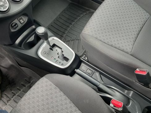 Used 2015 Toyota Yaris L image 25