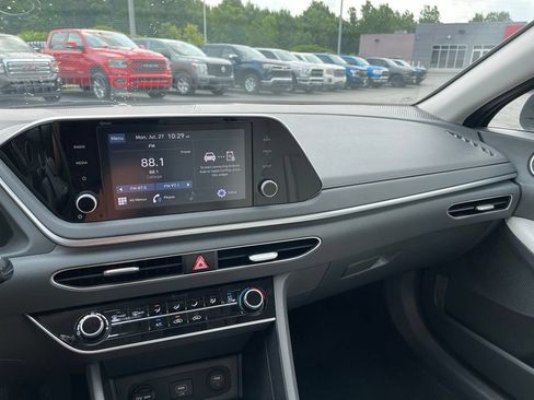 Used 2023 Hyundai Sonata SE w/ Cargo Package FWD image 12