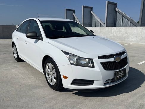 Used 2012 Chevrolet Cruze LS FWD image 3