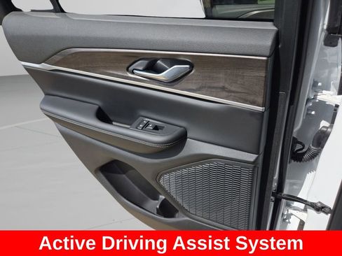 New 2026 Jeep Grand Cherokee Altitude AWD/4WD image 17
