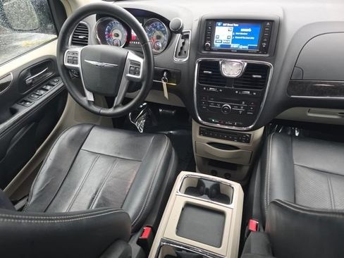 Used 2012 Chrysler Town & Country Touring-L w/ Entertainment Group #2 FWD image 37