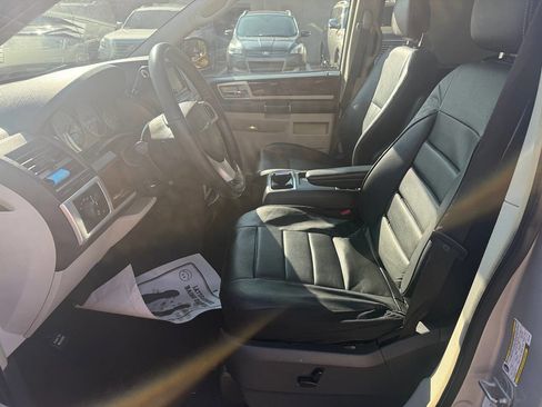 Used 2010 Chrysler Town & Country Touring Plus image 12