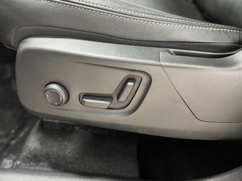 Used 2021 Volvo XC40 T5 Momentum image 32