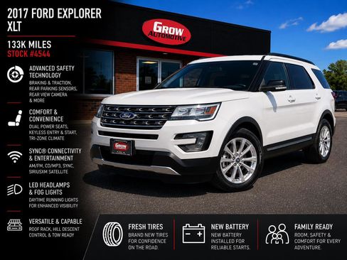 Used 2017 Ford Explorer XLT w/ Equipment Group 202A AWD/4WD image 2