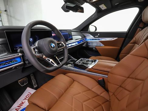 Used 2025 BMW 760i xDrive AWD/4WD image 10