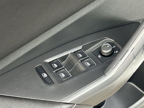 Certified 2024 Volkswagen Jetta SE w/ Panoramic Sunroof Package image 18