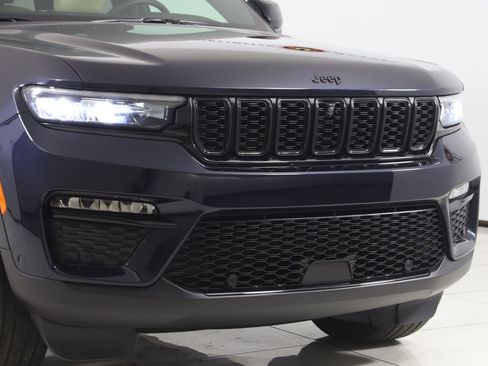 Used 2024 Jeep Grand Cherokee Limited w/ Luxury Tech Group II image 39