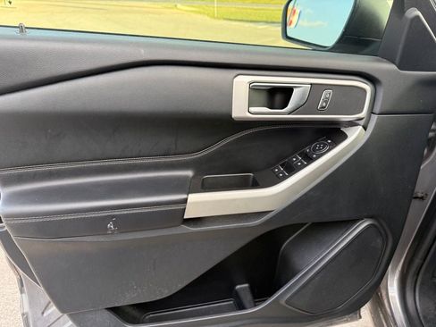 Used 2021 Ford Explorer XLT w/ Equipment Group 202A RWD image 9