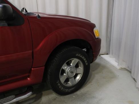 Used 2004 Ford Explorer Sport Trac XLT RWD image 24