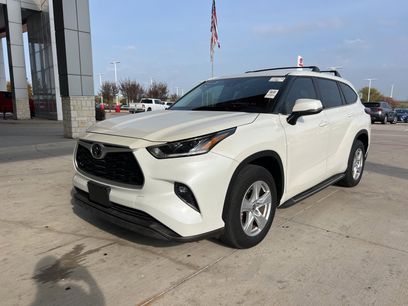 Used 2021 Toyota Highlander LE