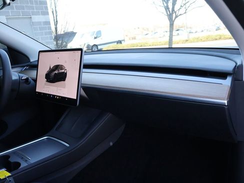 Used 2023 Tesla Model Y Performance image 10