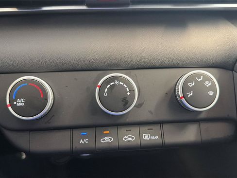 Certified 2026 Hyundai Elantra SE FWD image 18