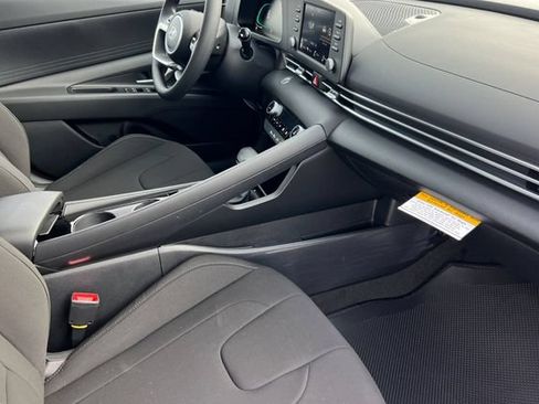 New 2026 Hyundai Elantra Hybrid FWD image 14