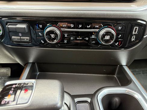 Used 2022 Chevrolet Silverado 1500 High Country w/ High Country Premium Package AWD/4WD image 32