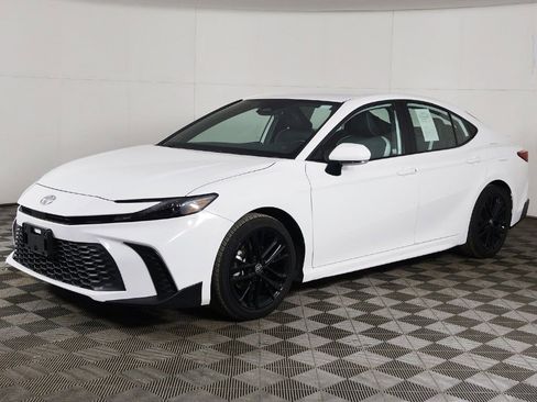 Used 2025 Toyota Camry SE FWD image 6
