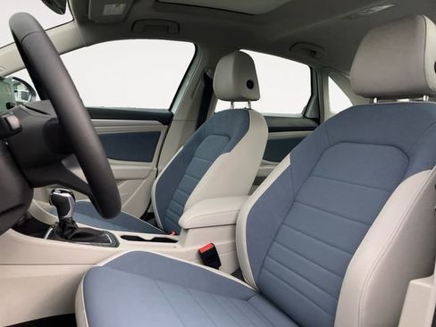 New 2025 Volkswagen Jetta SE FWD image 9